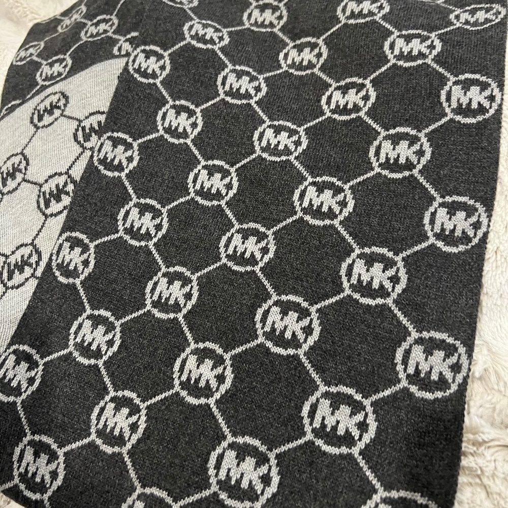 Michael Kors Reversible Scarf New w/ Tags